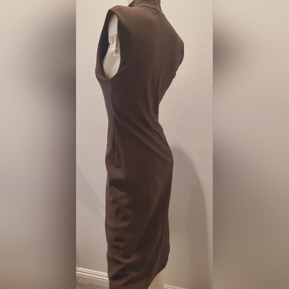 Dresss - Picture 2 of 3